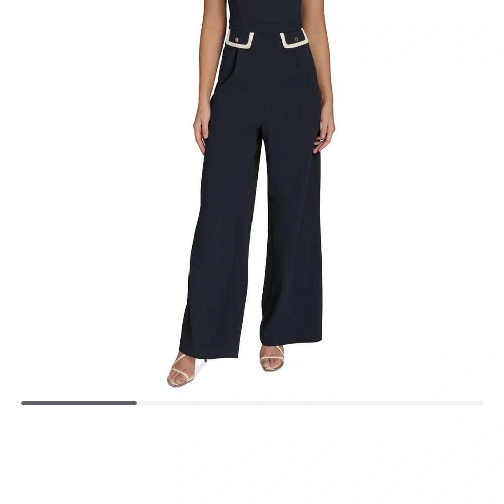 Tommy Hilfiger
Women's Collared Contrast-Trim Sleeveless Straight-Leg Jumpsuit - Picture 5 of 6